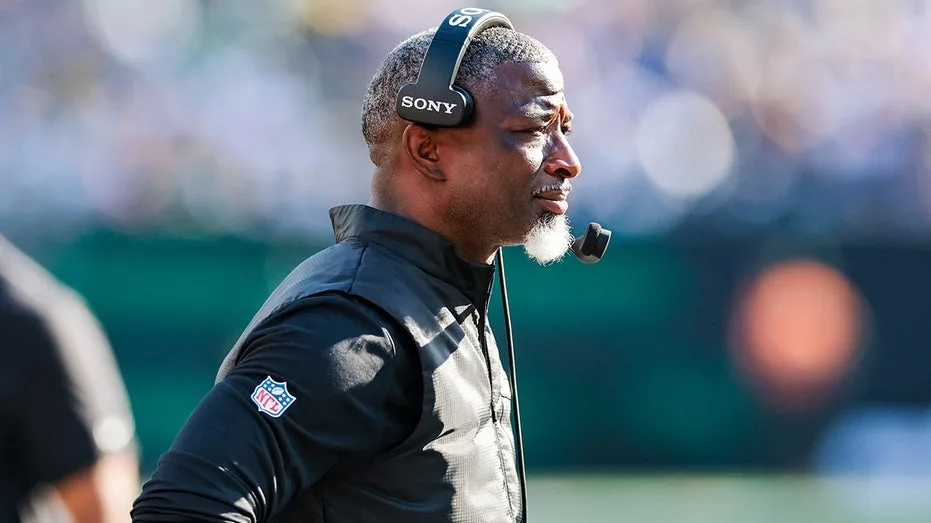 Jets Coach Aaron Glenn's Clock Management Under Scrutiny Following Overtime Loss to Packers