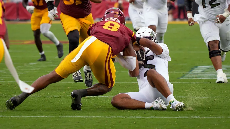 Oregon Quarterback Dante Moore Carted Off Field After Head Injury Against USC